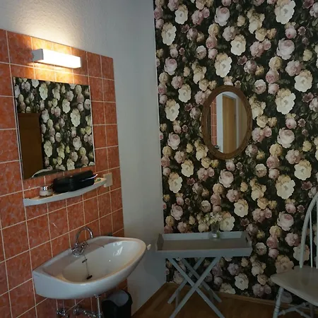 Large Detached In With Garden