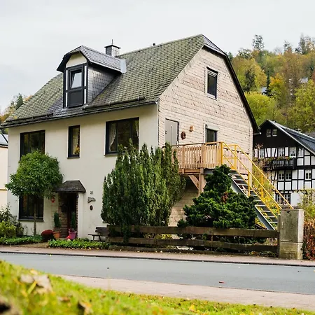 Vakantiehuis Large Detached In With Garden *